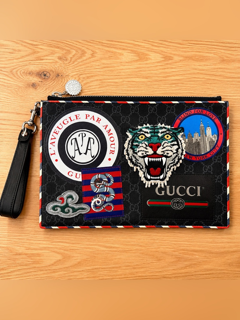 LIKE NEW Gucci Courrier GG Supreme Tiger Zip Pouch Clutch w/ Wristlet + Auth